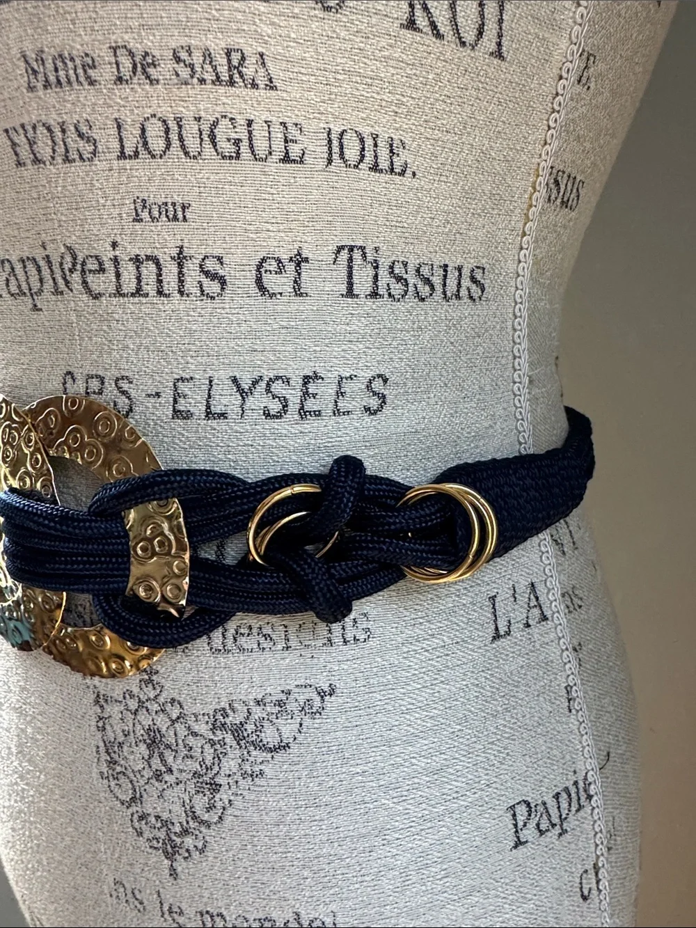 80’s-90’s fashion belt hammered circles blue macrame stretch 29-35”